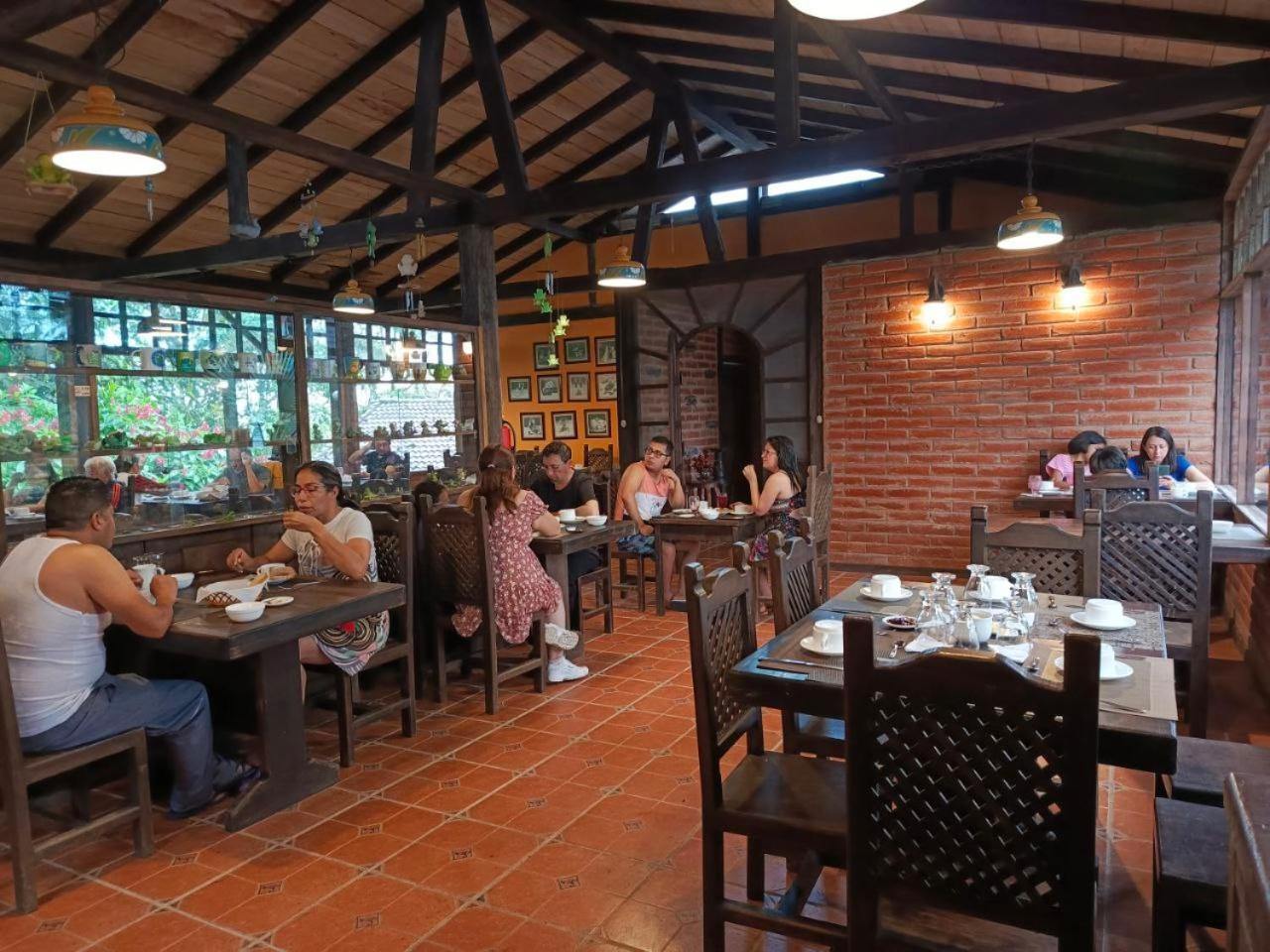 Hosteria Sapos Y Ranas Milpe エクステリア 写真
